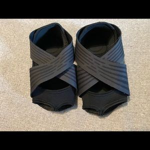 Nike studio wraps (Black) Small